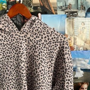 abercrombie & fitch cropped soft leopard hoodie SIZE M